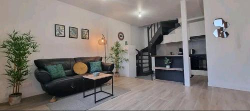 Mantes-la-Jolie Apartment | 1- appartement duplex 44 m2