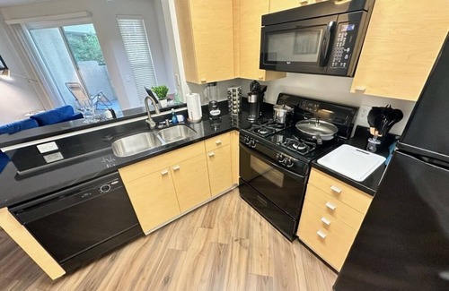 Marina del Rey Apartment | 1 bd Apt in Marina Del Rey - Venice. Resort style complex with premium amenities