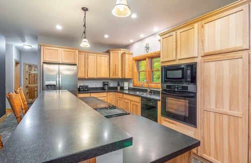 Stevensville RV Rental | 1 Bdr Cabin w/fireplace & Jacuzzi close to wineries, breweries, Lake Mi and more