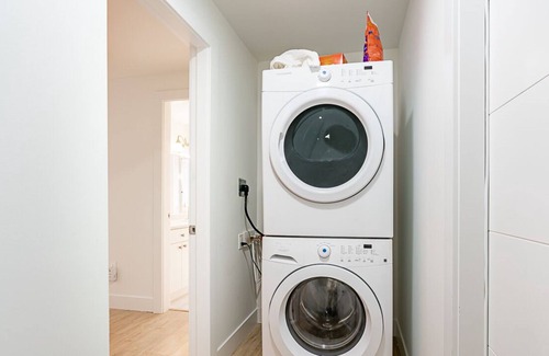 Townline Hill Apartment | 1 bed, 1 bath spacious suite mins to airport and hwy 1