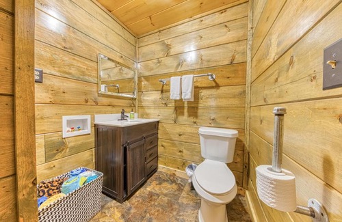 Kodak House | 1 Bed 2 Bath Vacation home in Kodak
