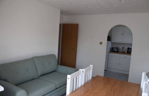 Ponders End Apartment | 1 Bed apart., sleeps 4, Train station 3 minutes walk, 23 min. train City Centre