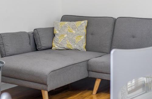 Hamilton Apartment | 1 bed apartment central Hamilton free wifi with great transport links to Glasgow