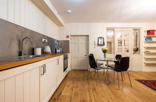 Soho Apartment | 1 bed apartment in historic Soho house central London