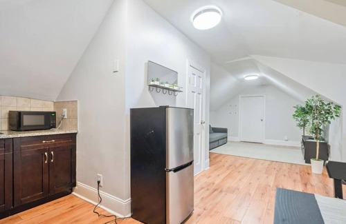 North Bergen Apartment | 1 Bed apt , 20 min from NY, Close to bus station and groceries