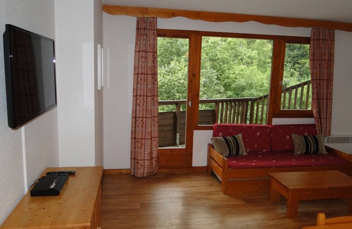 La Perriere Apartment | 1 Bed Apt, Sleeps 5, Sauna, Wifi, Covered Parking, Kitchenette, Close to Slopes