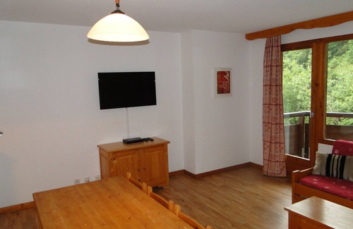 La Perriere Apartment | 1 Bed Apt, Sleeps 5, Sauna, Wifi, Covered Parking, Kitchenette, Close to Slopes