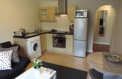 Bagshot Apartment | 1 Bed Bagshot Pennyhill Accommodation