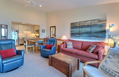 Colington Condo | 1-Bed Condo with Stunning Ocean Views, Pool