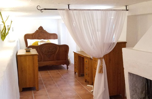 Iznajar House | 1 Bed Cortijo for 2 people