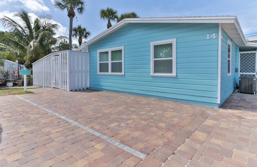 Siesta Key Condo | 1 Bed Cottage, Full Remodel, Beach Access #7, Walk to Village 5 min, 2 AC UNITS!