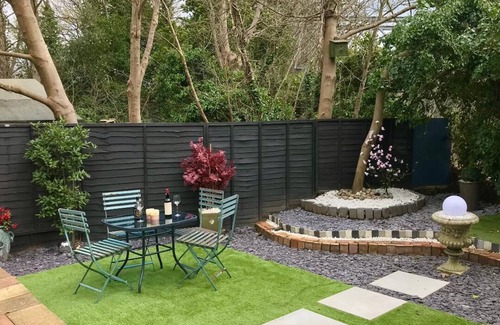Weybridge Cottage | 1 Bed Cottage-Museum View-Garden-Free Parking