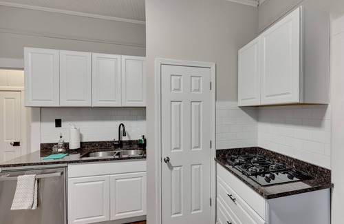 Columbia Apartment | 1 Bed Cozy Historic Downtown Columbia (Elmwood Park)