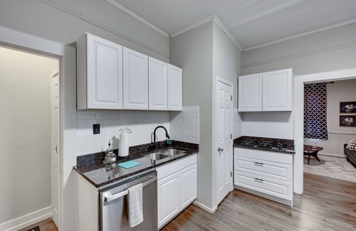 Columbia Apartment | 1 Bed Cozy Historic Downtown Columbia (Elmwood Park)