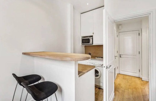 Belgravia Apartment | 1 Bed flat in Elizabeth St Victoria very Central and fashinable street