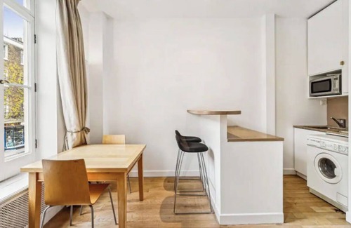 Belgravia Apartment | 1 Bed flat in Elizabeth St Victoria very Central and fashinable street