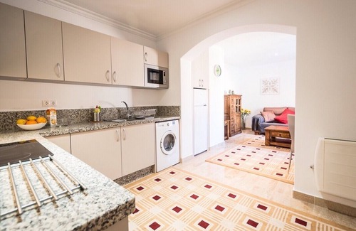 Vera Beach Apartment | 1 Bed Flat-Sleeps 2-Parking-Wifi-Pool-Garden