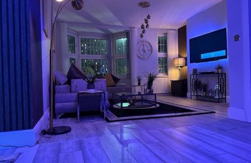 Edgbaston Apartment | 1 Bed Flat - Sleeps 2 - Jacuzzi - Parking - Wifi