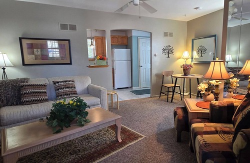 Fenton Apartment | 1-Bed Furnished Apartment, close to Fenton, Michigan. Pets welcome. 1-car Garage