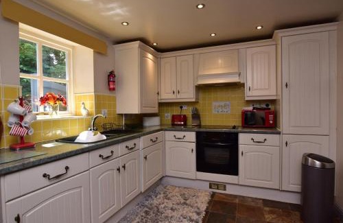 Ashford-in-the-Water House | 1 Bed in Ashford in the Water PK547