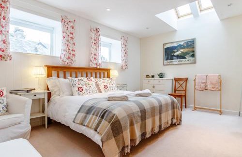 Blairgowrie House | 1 Bed in Blacklunans CA361