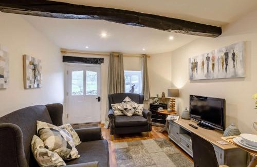 Bouth House | 1 Bed in Bouth LCC78