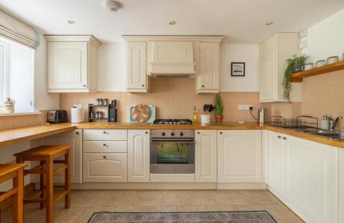 Wedmore House | 1 Bed in Wedmore CRIBB