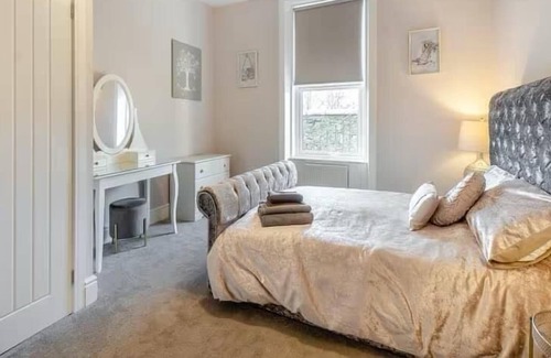 Troon Apartment | 1 bed refurbished ground floor flat in town centre location in Troon, close to popular pubs, rest...