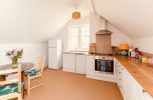 Saunton Apartment | 1 Bed Top Floor Apartment minutes walk from Saunton Beach