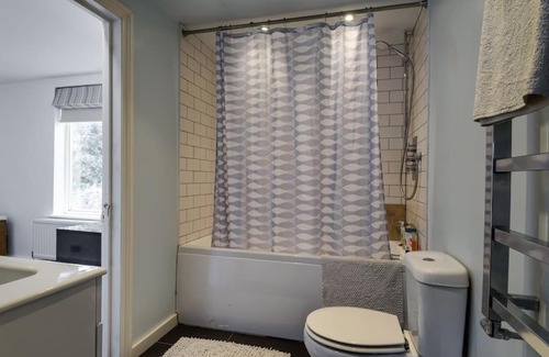 Battersea House | 1 bed Townhouse in Battersea close to River Thames