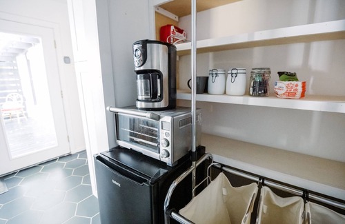 Oak Cliff House | 1-Bed w/Private Entrance, quarters attached to main house, 10 Min from Downtown!