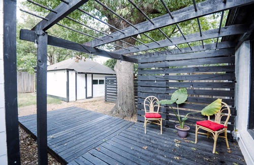 Oak Cliff House | 1-Bed w/Private Entrance, quarters attached to main house, 10 Min from Downtown!