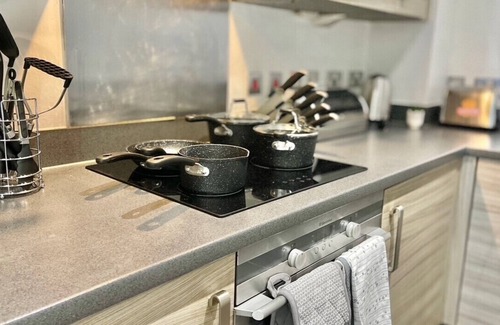 Stratford and New Town Apartment | 1-Bed with King-Sized Bed, Sofa Bed, Near Olympic Park & Abba Arena, 02 Arena