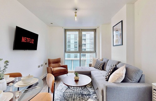 Stratford and New Town Apartment | 1-Bed with King-Sized Bed, Sofa Bed, Near Olympic Park & Abba Arena, 02 Arena