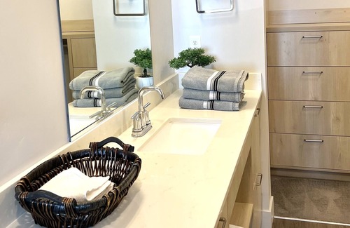Herriman Apartment | 1 bedroom 1.5 bath Luxury amenities- 24 hour fitness center