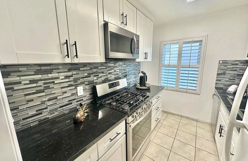 La Brea Apartment | 1-bedroom 1 bathroom apartment in awesome, safe, quiet