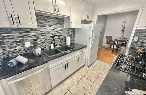 La Brea Apartment | 1-bedroom 1 bathroom apartment in awesome, safe, quiet