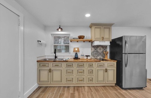 Forest Hills House | 1 bedroom, 1 bathroom sleeps max 4 guests with the sleeping arrangements being a king bed and futon that sleeps 2