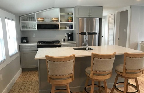 North End Condo | 1 bedroom, 1 full bath condo, with central a/c & internet! book today!