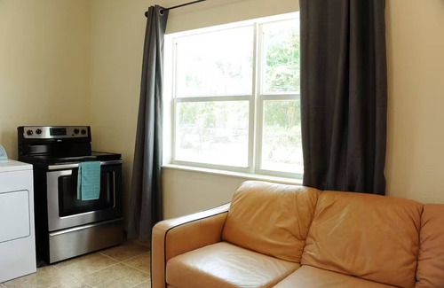 Sunset House | 1 Bedroom 725 sf Ft. Laud. House; on-site W/Dryer
