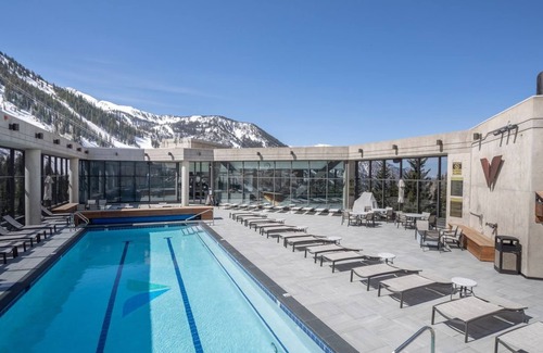 Salt Lake Mountain Resorts Condo | 1 Bedroom at Snowbird Utah, April 8 to April 15 Cliff Club Resort Ski In/Out