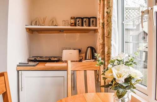 Poole Cottage | 1 bedroom accommodation in Broadstone