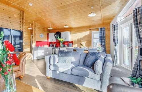 Welsh Frankton Ski Chalet | 1 bedroom accommodation in Ellesmere