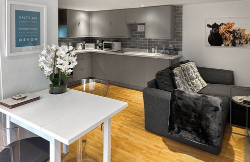 Crediton Cottage | 1 bedroom accommodation in Pennymoor, near Tiverton