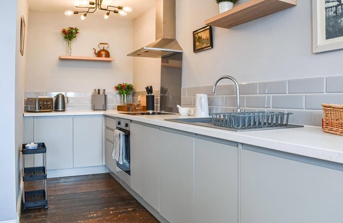 Old Town Hastings Cottage | 1 bedroom accommodation in Hastings