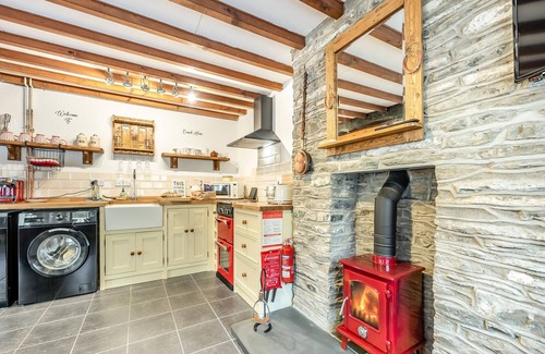 Lampeter Cottage | 1 bedroom accommodation in Cribyn, near Lampeter