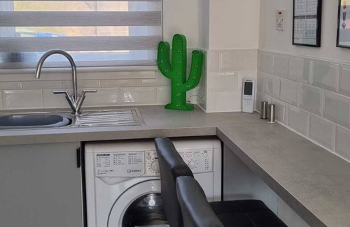 Polmont Apartment | 1 bedroom accommodation in Falkirk. Perfect for contractors