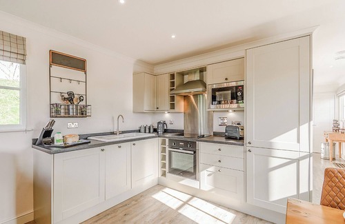 Arnold Ski Chalet | 1 bedroom accommodation in Skirlaugh, Nr Hull