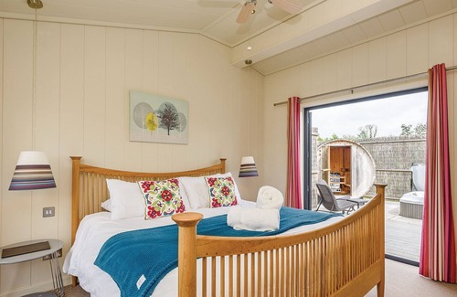 Weybread Cabin | 1 bedroom accommodation in Weybread, Diss
