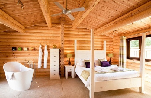 Weybread Cabin | 1 bedroom accommodation in Weybread, Diss